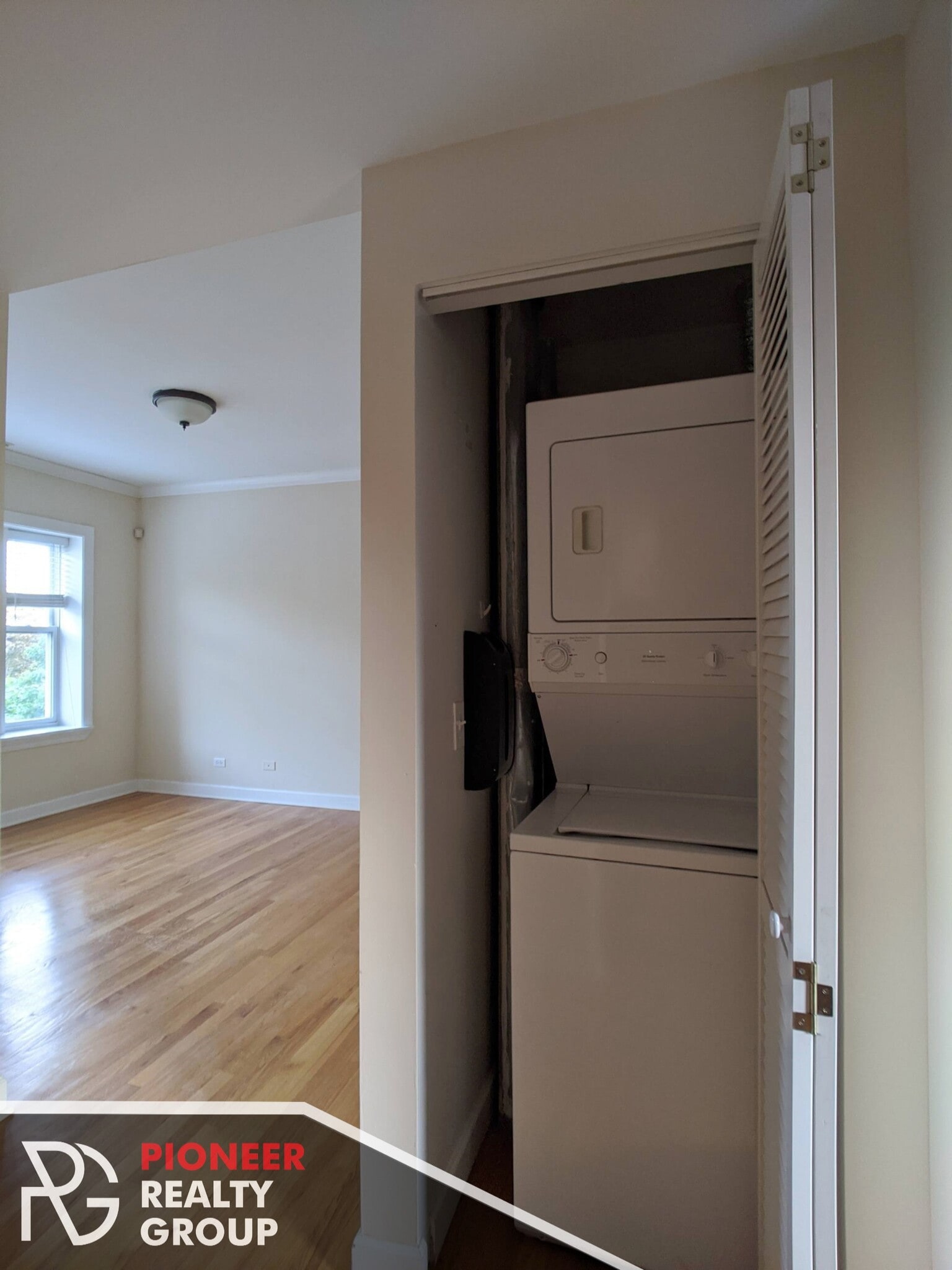 Building Photo - 3240 N Clifton Ave