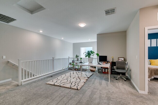 Building Photo - Gated, 4bed + loft with Bedroom and Full bathroom downstairs. Skye Canyon