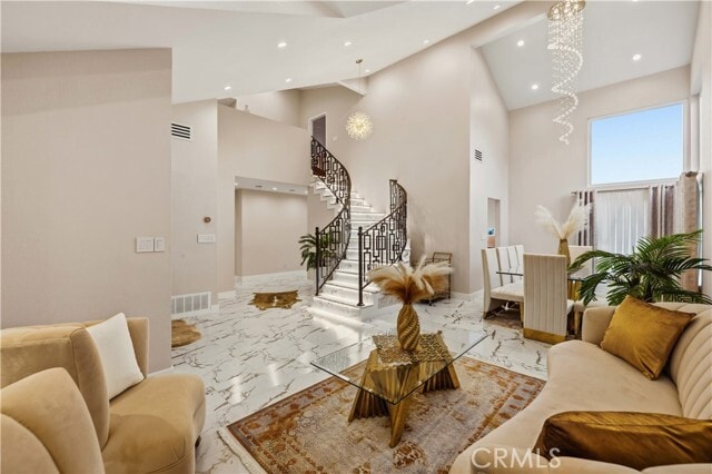 Building Photo - 4561 Grandview Dr