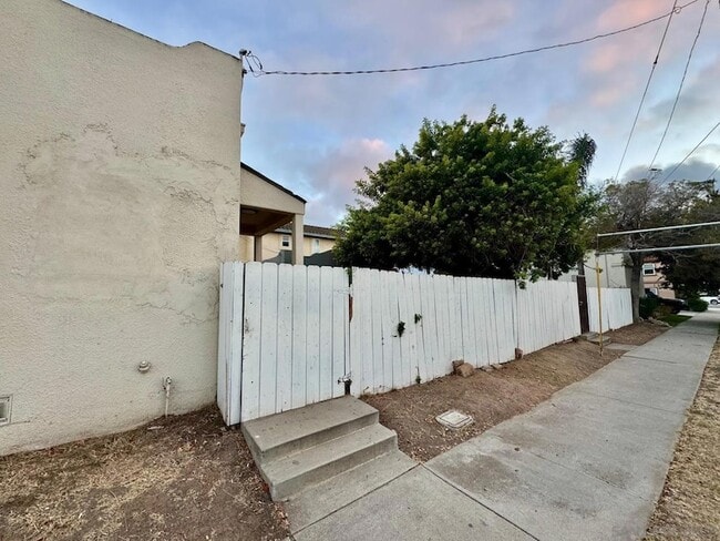 Building Photo - 554 Glover Ave