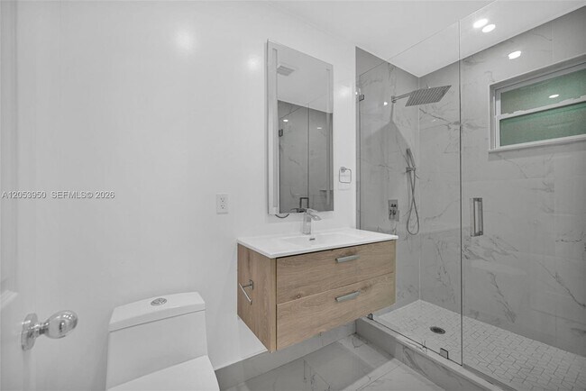 Building Photo - 451 E 37th St