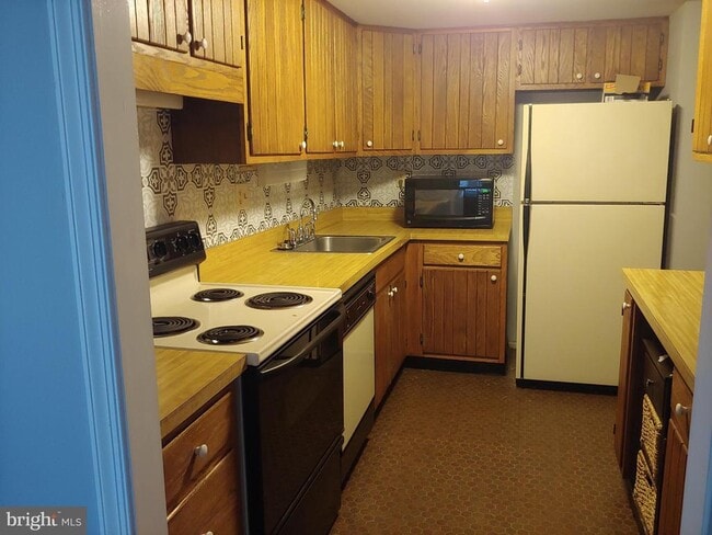 Building Photo - 214 Stonybrook Dr