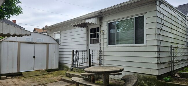 Building Photo - 2085 Bellefontaine Ave