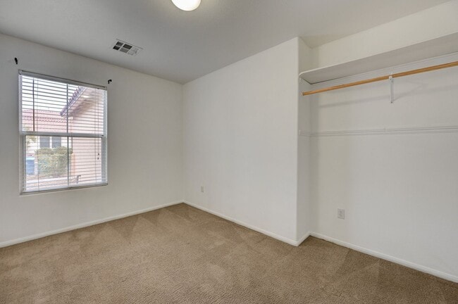 Building Photo - 11051 Alora St