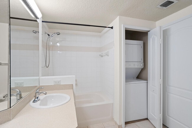 Building Photo - 11012 Legacy Dr