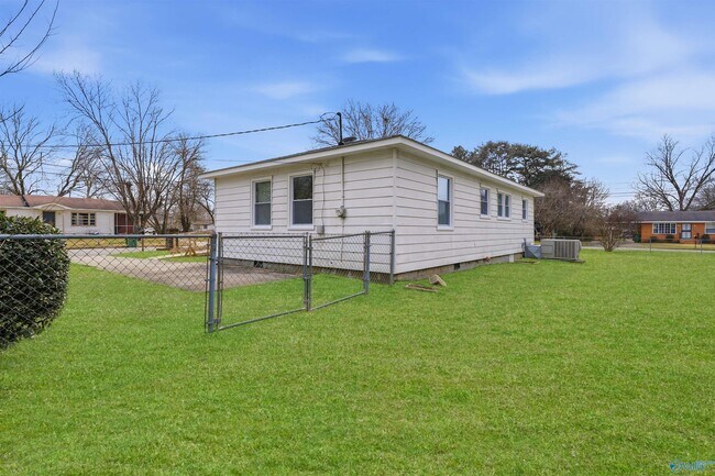 Building Photo - 1601 Armstrong St NW