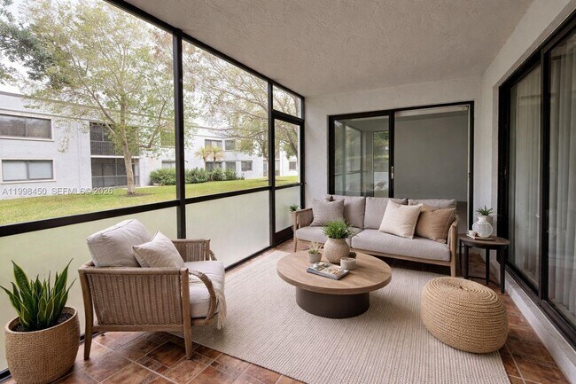 Building Photo - 155 Lakeview Dr