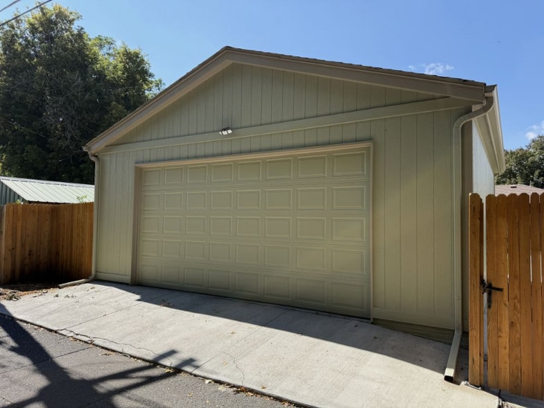 Building Photo - 1920 Willow St