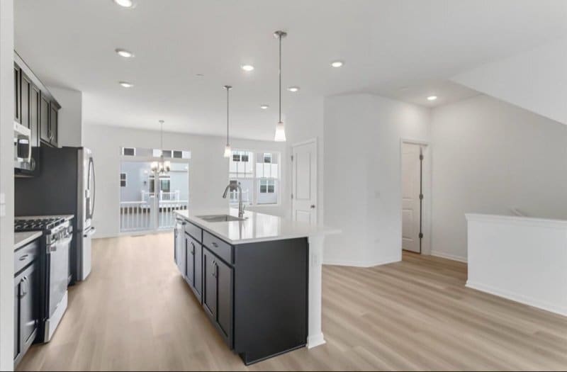 Building Photo - 1060 E Oakton St