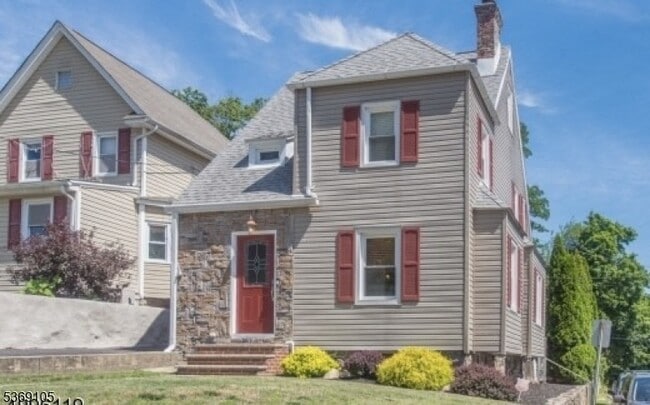 Primary Photo - 14 Thompson St