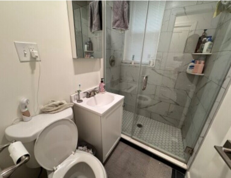 Building Photo - 115 Jersey St