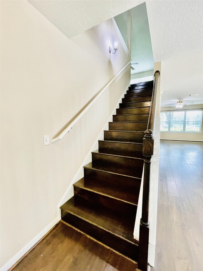 Building Photo - 17223 Shadow Ledge Dr