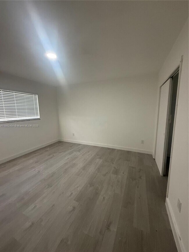 Building Photo - 8295 NE Miami Ct