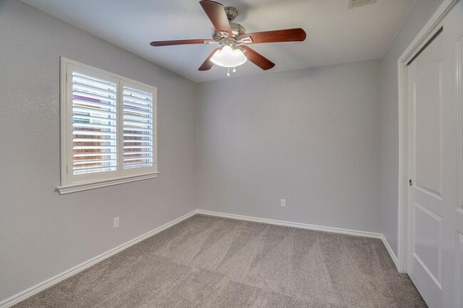 Building Photo - 226 Claris Ln