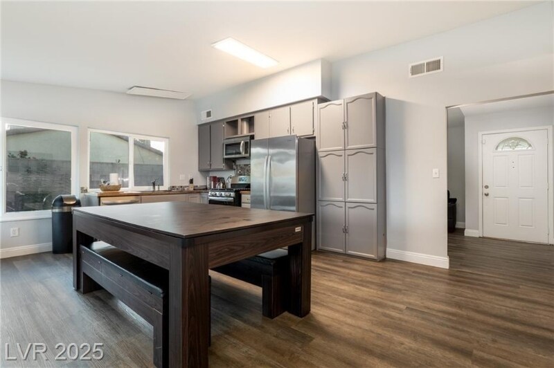 Building Photo - 2120 Wagonwheel Ave