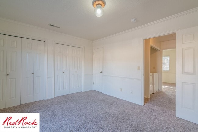 Building Photo - Charming 2 Bedroom Townhome