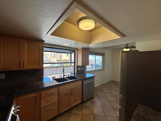 Building Photo - Beautiful 2BD/2.5 BA W/ Attached Garage, AC, and In-Unit Laundry in Pacific Beach!