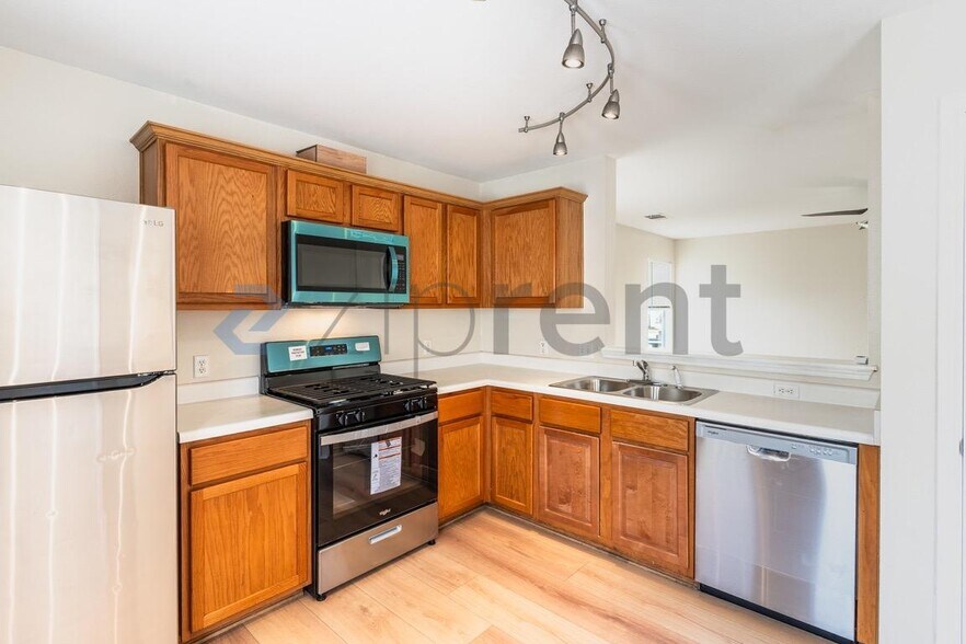 Building Photo - 412 Celery Loop