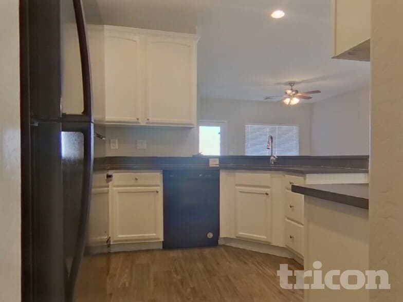 Building Photo - 11638 W Jackson St