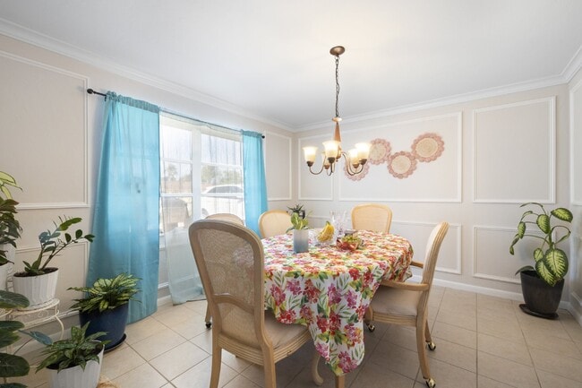 Building Photo - Flamingo Estates - single family home, close to Downtown and pet friendly!