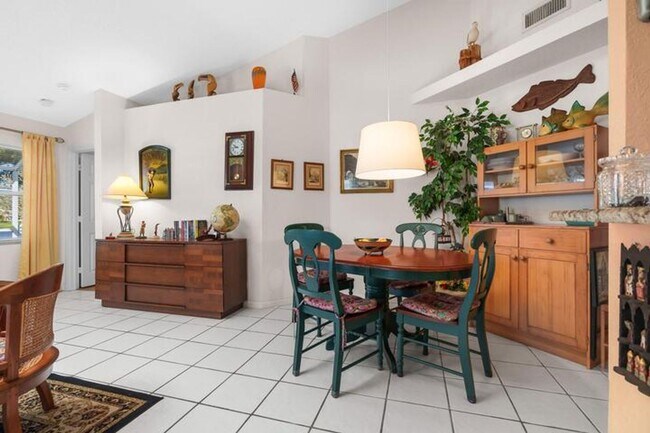 Building Photo - 5260 Grande Palm Cir