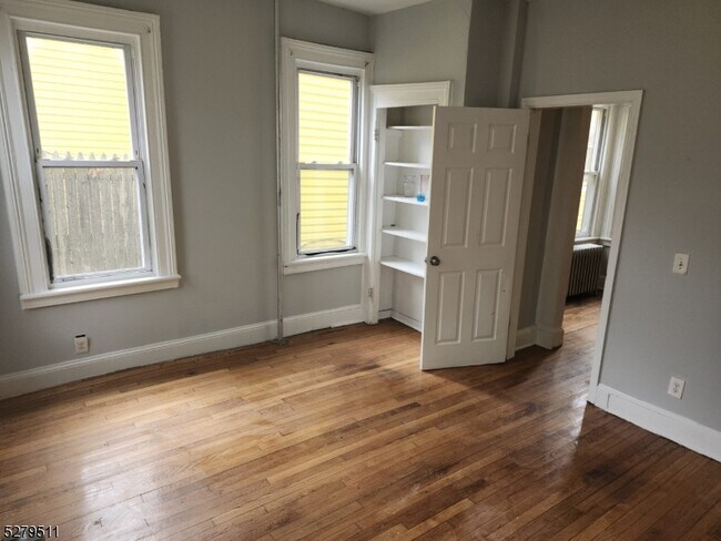 Building Photo - 556 Scotland Rd