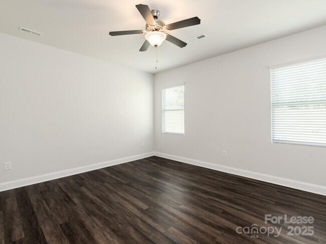 Building Photo - 4512 Grove Manor Dr