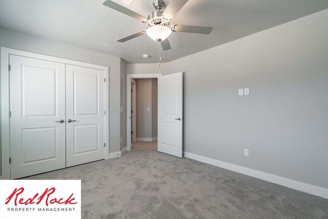 Building Photo - Modern 4-Bed Townhome in Hurricane Heights