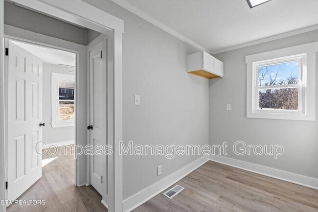 Building Photo - 3615 Lilac Ave