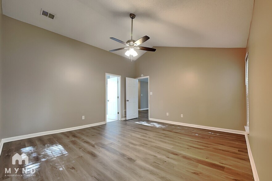 Building Photo - 10374 Cottage Oaks Dr