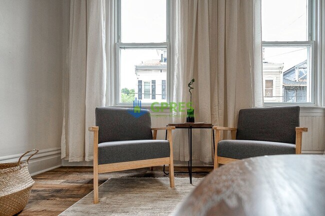 Building Photo - Furnished Elegant 3-Bedroom, 2.5 Bath Home with Hardwood Floors & Central A/C