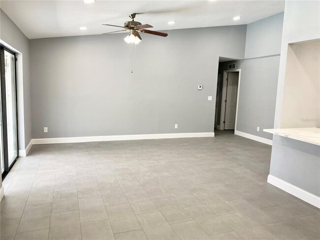 Building Photo - 8433 Somerset Dr