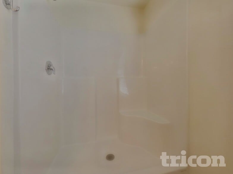 Building Photo - 1080 Crescent Moon Lp