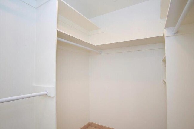 Building Photo - Beautifully Updated 3 Bedroom Townhome nea...