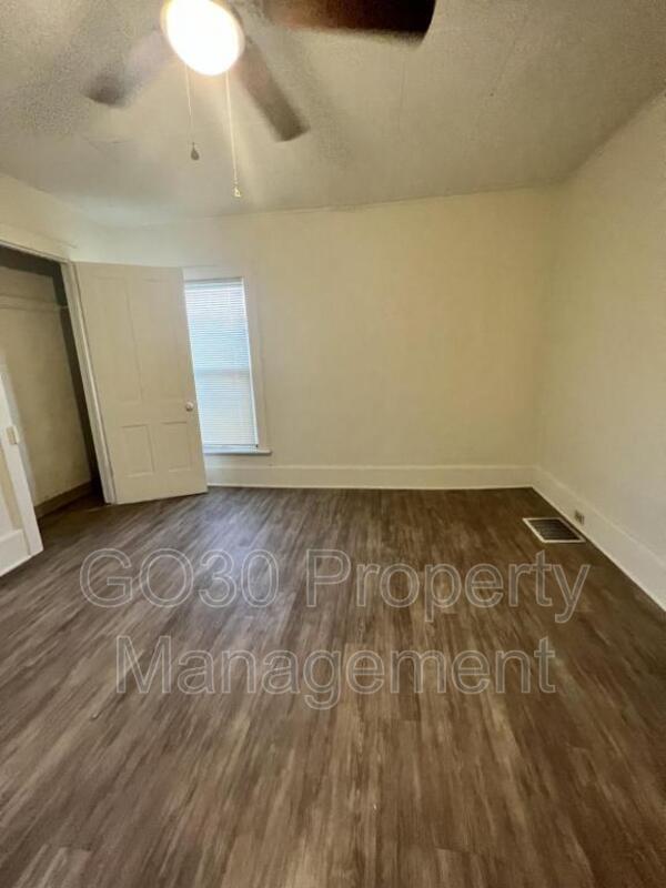 Building Photo - 403 Steel St