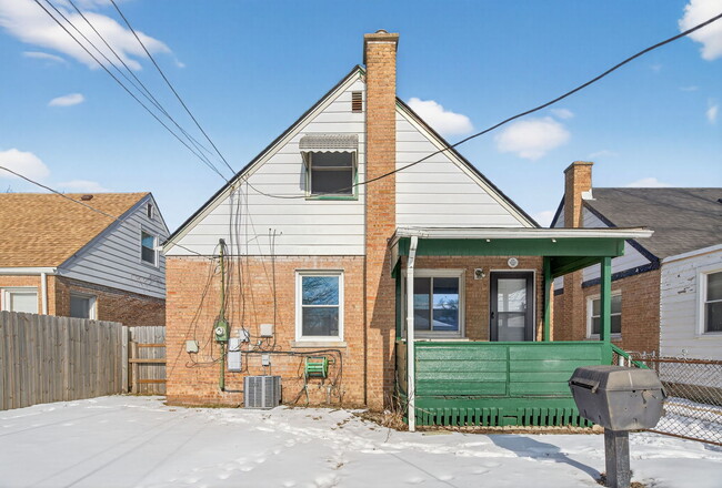 Building Photo - 27 164th Pl