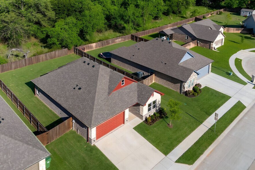Building Photo - 405 Titus Dr