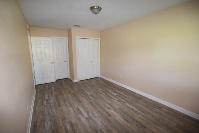 Building Photo - 2401 Barley Club Ct