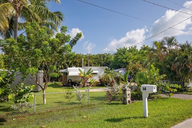 Building Photo - Bright & Newly Renovated FURNISHED 1-Bedroom Rental