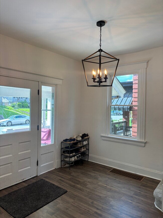 Building Photo - 2216 Burnet Ave