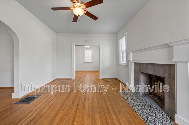 Building Photo - 2529 Ashwood Ave