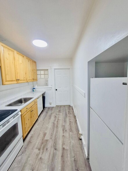 Building Photo - 254 N 10th Ave
