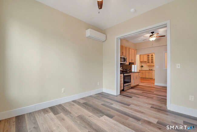 Building Photo - 120 E Main St