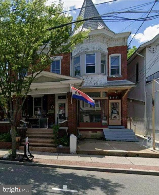 Building Photo - 226 Main St