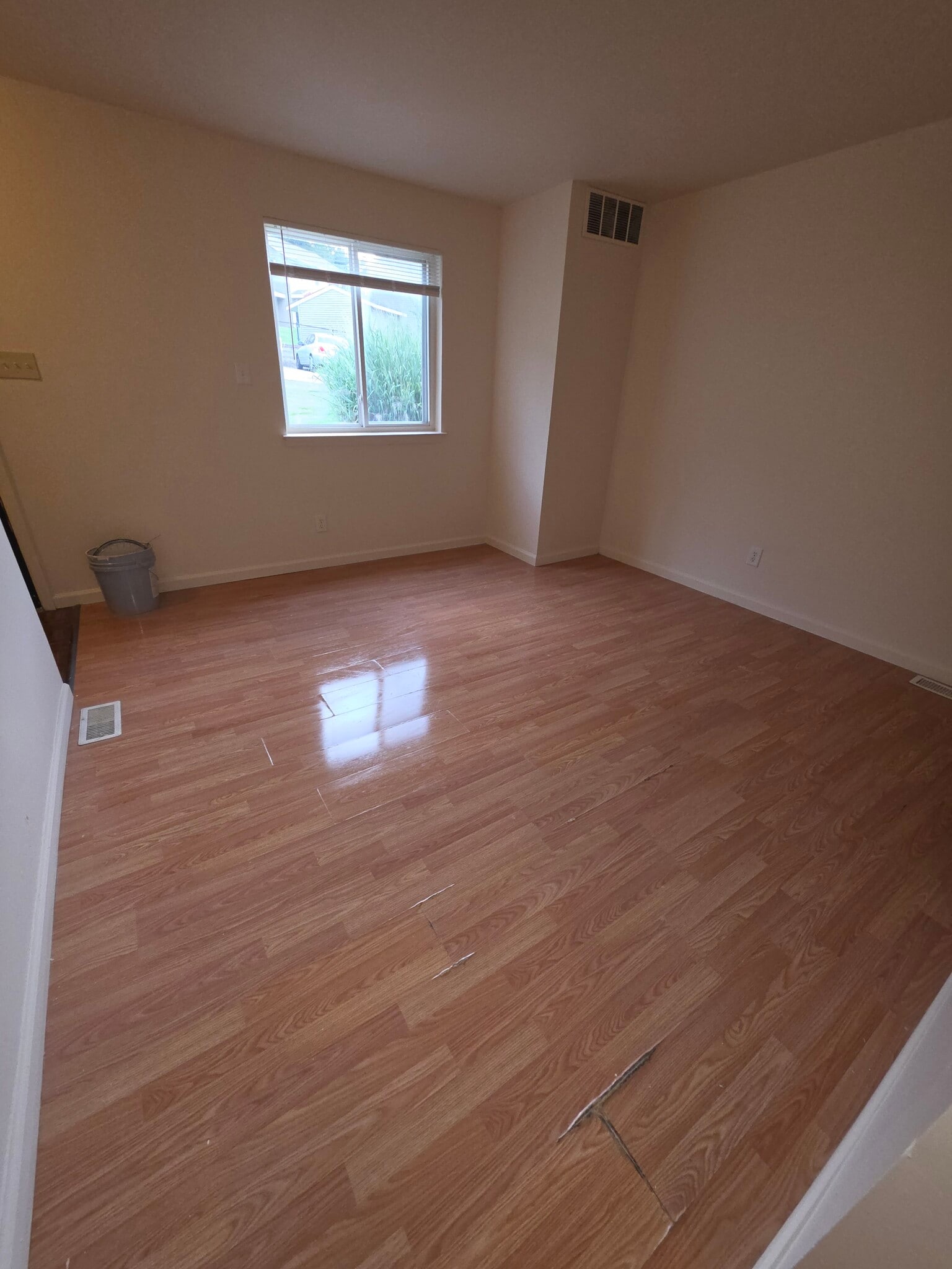 Building Photo - 633 Palisades Dr