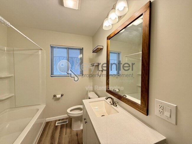 Building Photo - 550 Alexander Dr