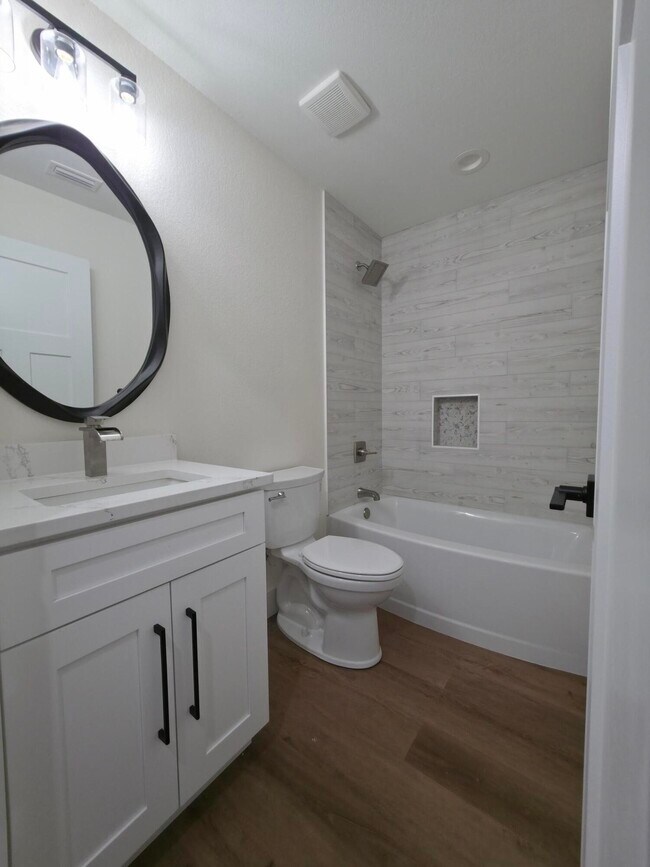 Building Photo - 4699 Meadow Lake Dr
