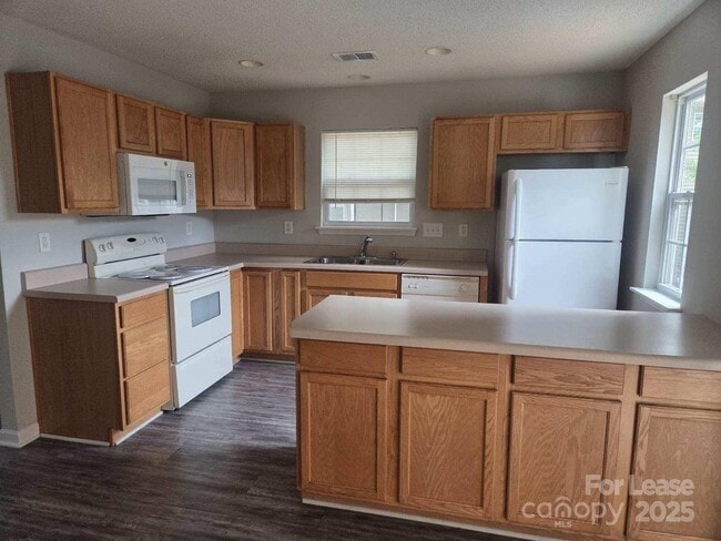 Building Photo - 105 Lynch Cir