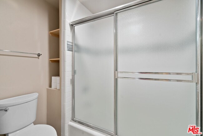 Building Photo - 630 W 28th St