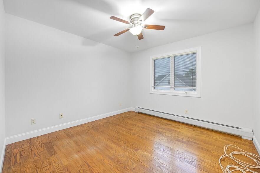 Building Photo - 258 4th St
